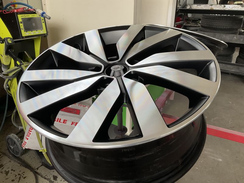 A Vw touran wheel freshly painted and diamond cut in the shop this morning. Don’t forget to pop in and see us for a free quote in Chilwell Nottingham : Swipe To View More Images